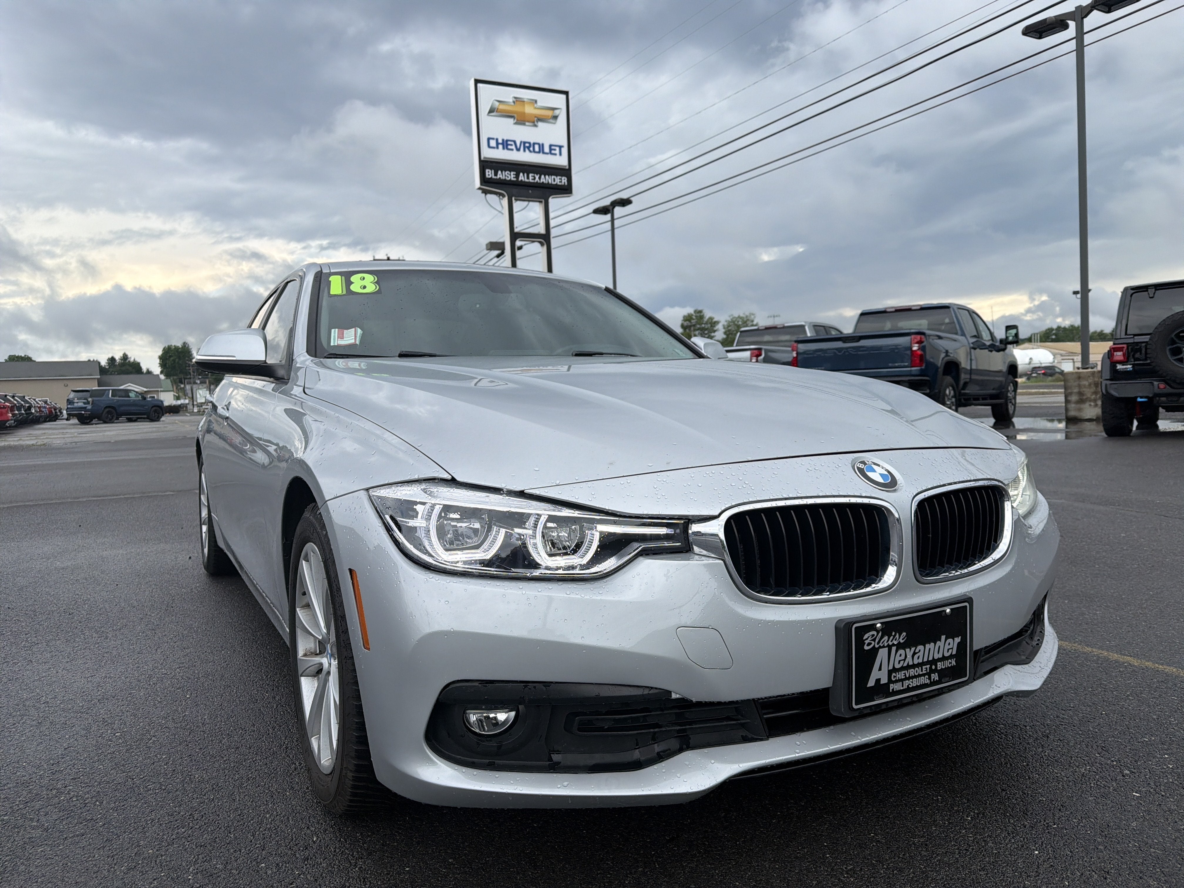 2018 BMW 3 Series 320i xDrive in Glacier Silver Me — front three-quarter view